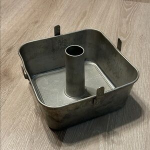 Worthmore Vintage Square 9x9x4 Metal Angel Food 2pc Cake Pan